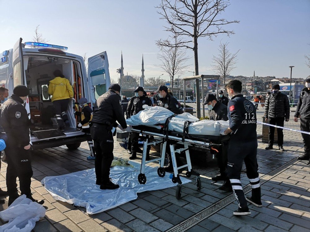 Üsküdar’da Yaşlı Adam Bankta Otururken Tabancayla İntihar Etti