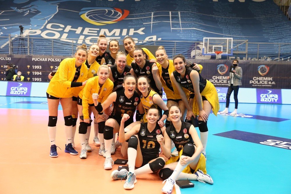 Vakıfbank, Üst Üste 9. Yarı Final İçin Sahada