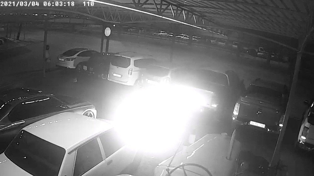 Kasklı Kundakçılar Galerideki Lüks Araçları Böyle Yaktı