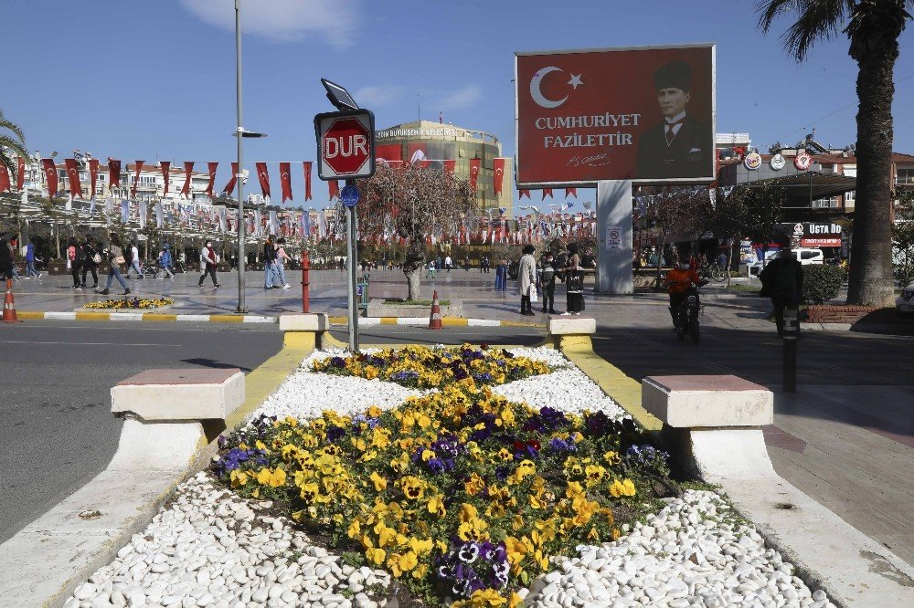 Büyükşehir Belediyesi Aydın’ı Çiçeklerle Süsledi