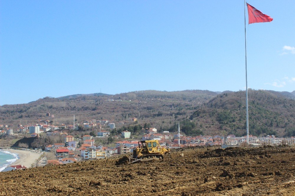 Güzelkent’te Şehitlik Anıtı Ve Çevresi Güzelleşiyor