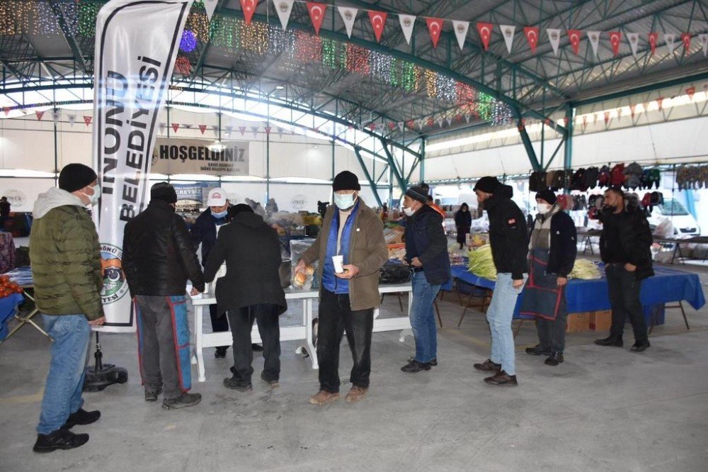 İ̇nönü Belediyesi Sıcak Çorba İkramına Devam Ediyor