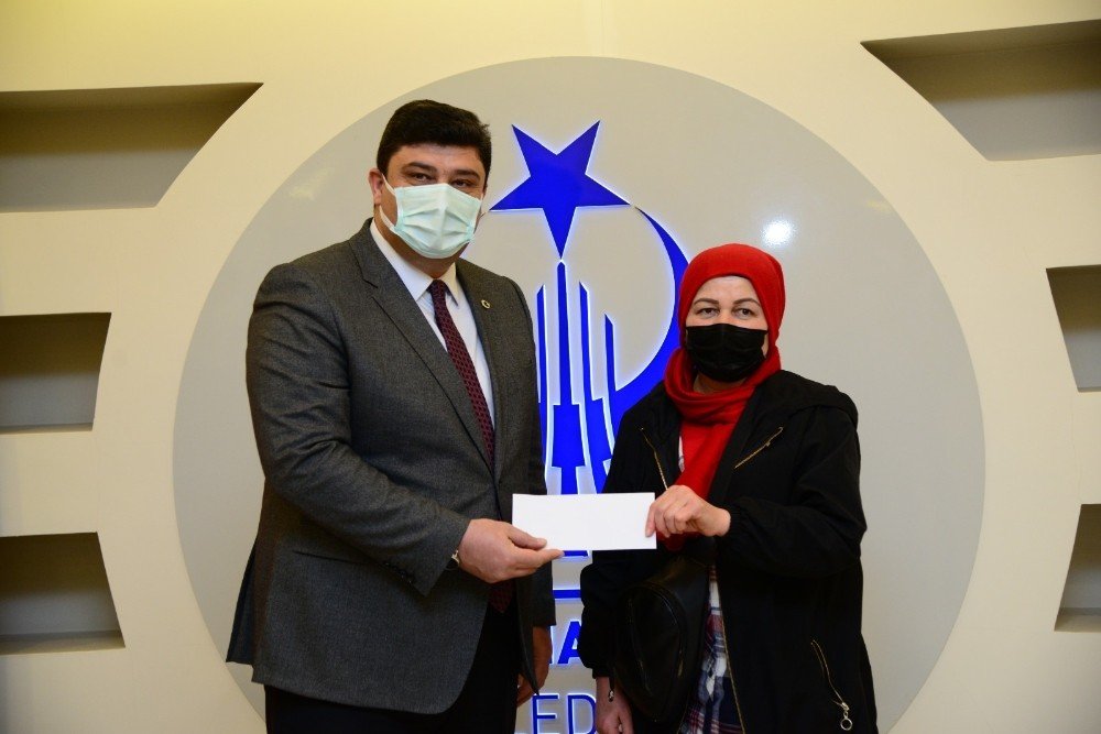 Kahramankazan Belediyesi’nden Esnafa Bin Tl’lik Destek