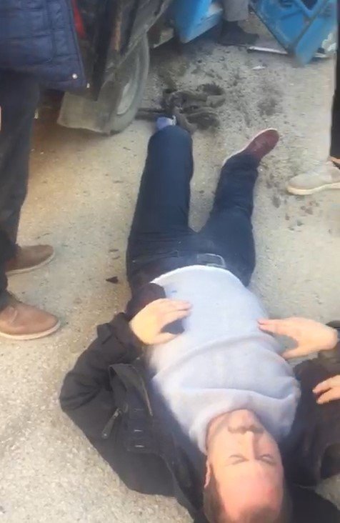 Otomobil İle Kamyonet Kavşakta Çarpıştı: 3 Yaralı