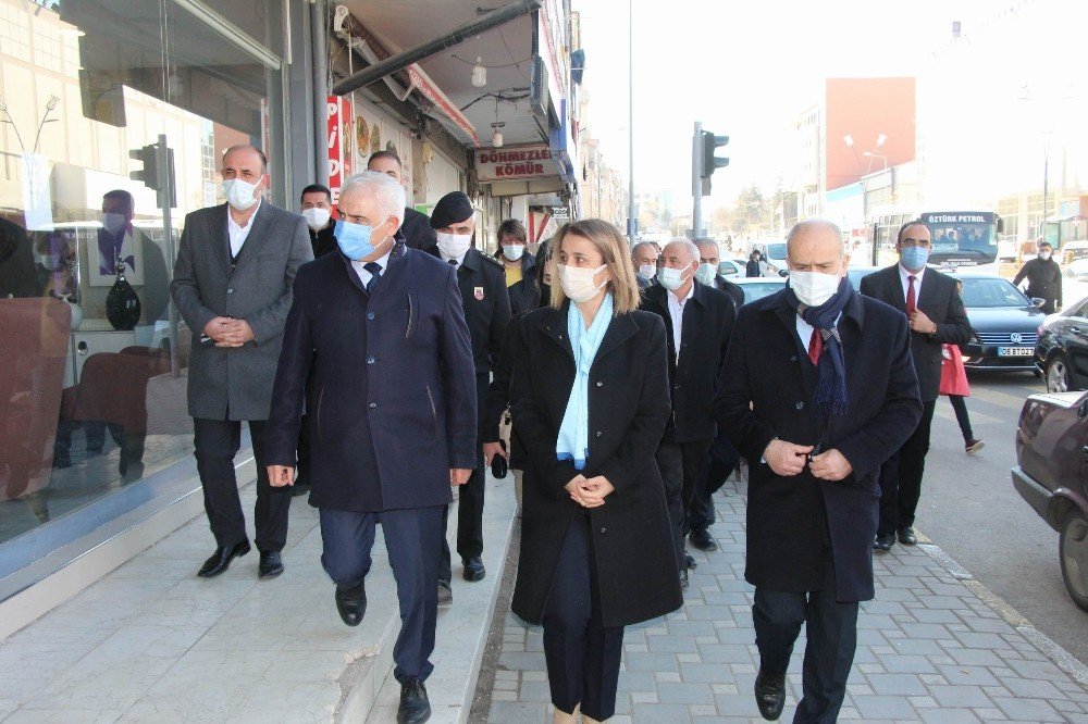Nevşehir Valisi Kendisi İle Fotoğraf Çekinmek İsteyen Çocuğun Annesi İle Görüntülü Konuştu