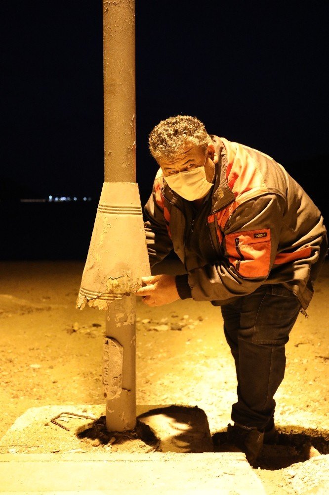 Marmaris’te Aydınlatma Direkleri Bakıma Alındı