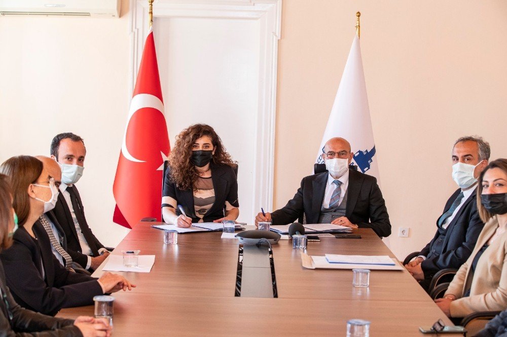 Bayraklı’daki Binaların Yapı Envanteri Çıkarılacak