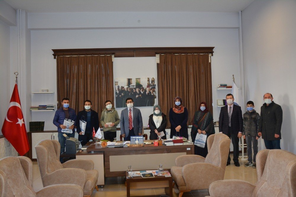 Kur’an Bülbüllerine Ödül