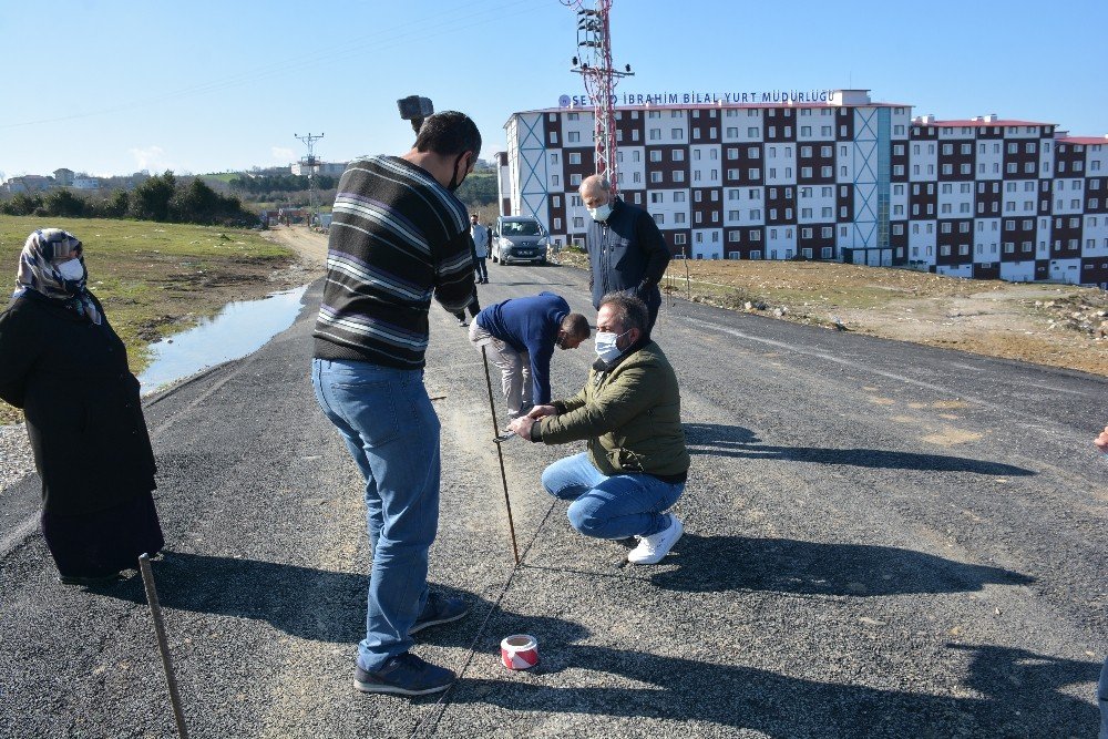 "tapulu Arazimiz" Deyip Yolu Kapattılar