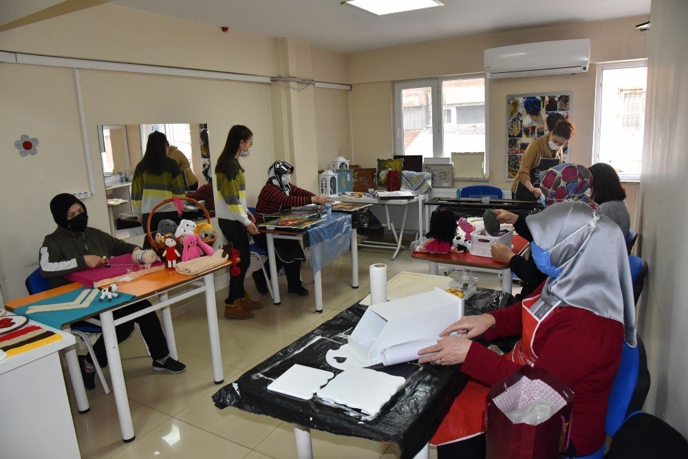 Kadınlar El Sanatları Kursunu Çok Sevdi