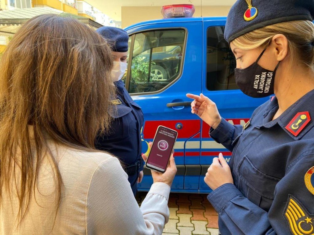 Jandarmadan Çalışan Ve Koruma Altında Bulunan Kadınlara Anlamlı Ziyaret