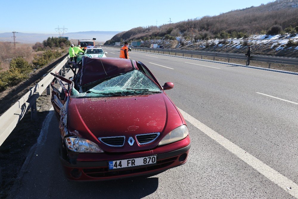 Tem’de Tıra Çarpan Otomobil Hurdaya Döndü: 1 Yaralı