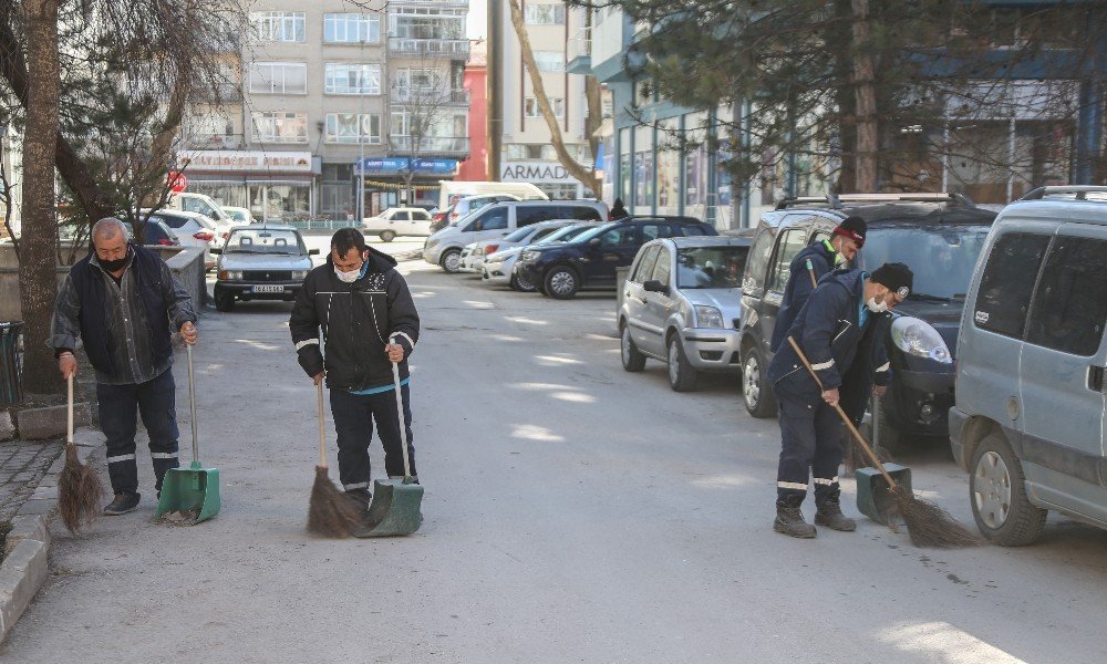 Cadde Ve Sokaklarda Kapsamlı Temizlik