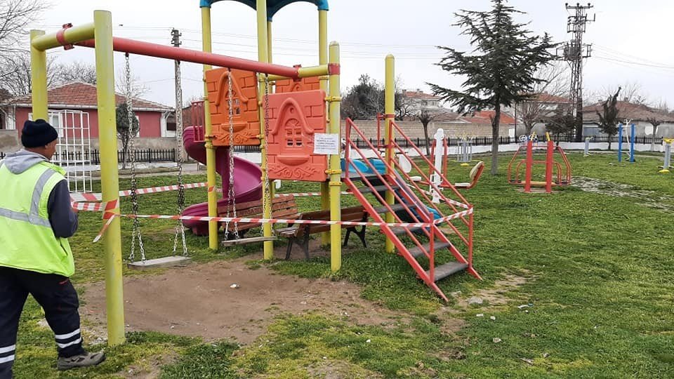 Köy Karantinaya Alındı, Oyun Parkları Ve Spor Alanları Kapatıldı