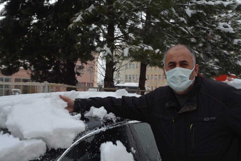 Hakkari’de 215 Yerleşim Yolu Kapandı