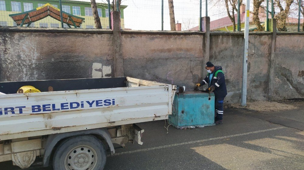 Siirt’te Çöp Konteynerleri Onarılıyor