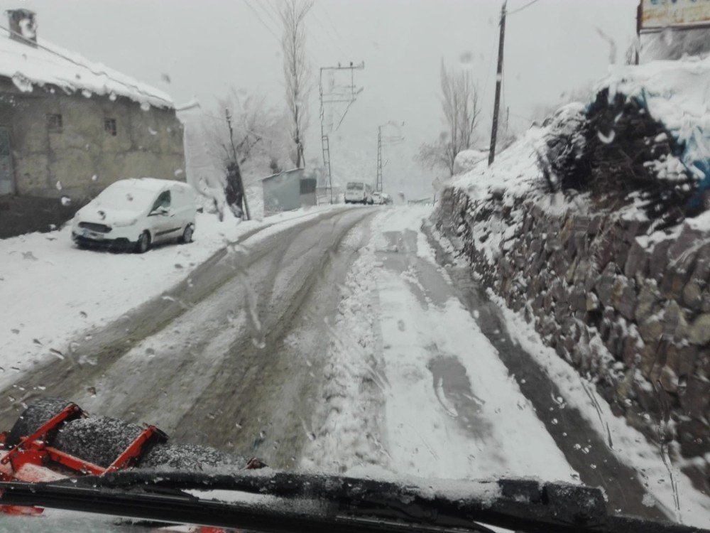 Şırnak’ta Bahar Ve Kış Bir Arada Yaşanıyor
