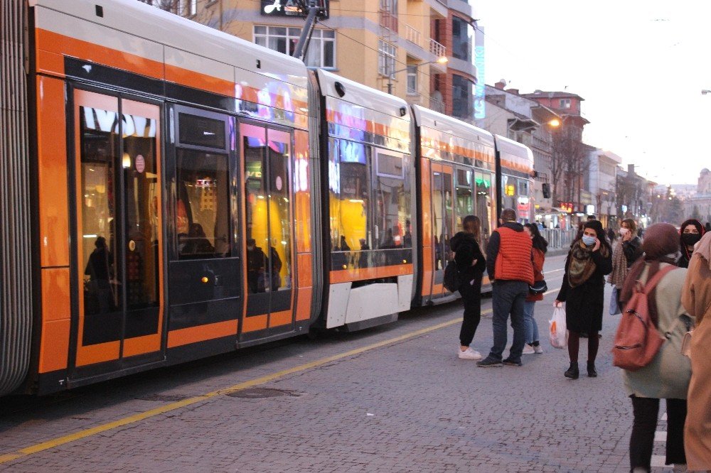 Tramvaylar Durunca Vatandaş Mağdur Oldu