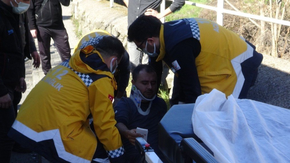 Motosiklet Kaldırıma Çarptı: 1 Yaralı
