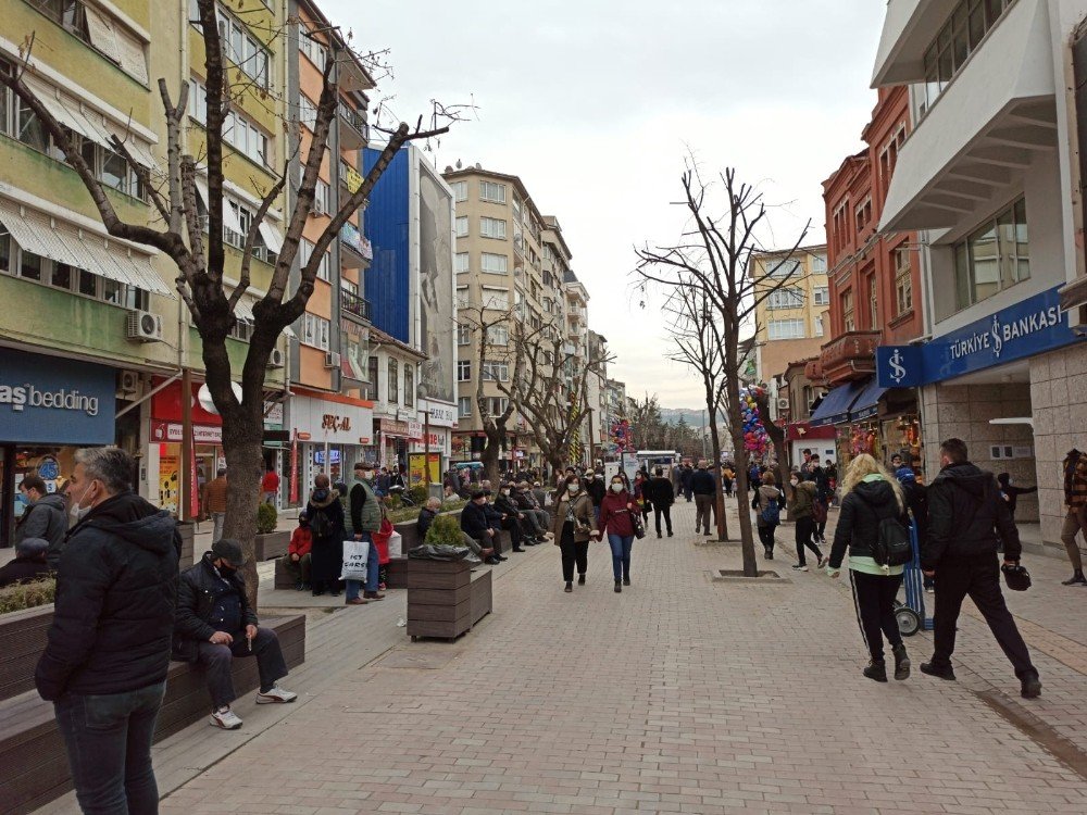 Yasaksız İlk Hafta Sonu