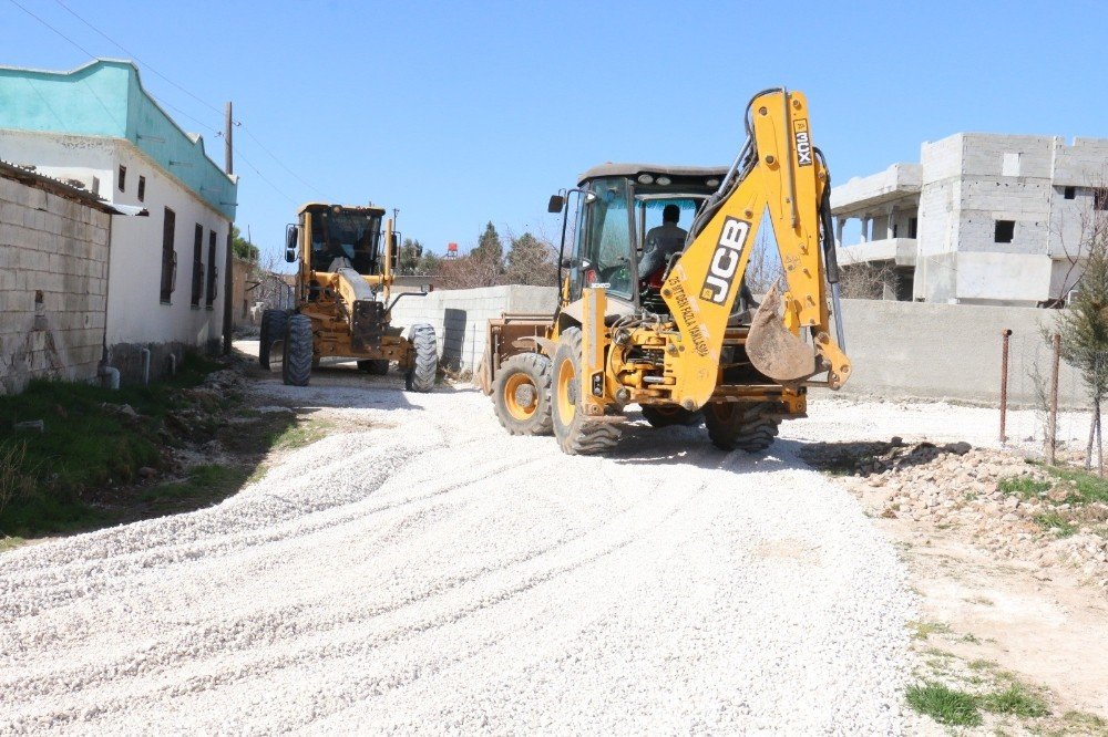Akçakale’de 5 Mahalle Yeni Yollara Kavuşuyor