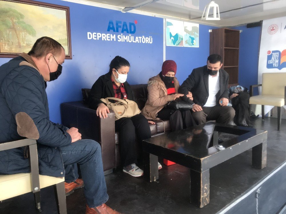 Avcılar’da Simülasyon Tırında Depremi Yaşadılar