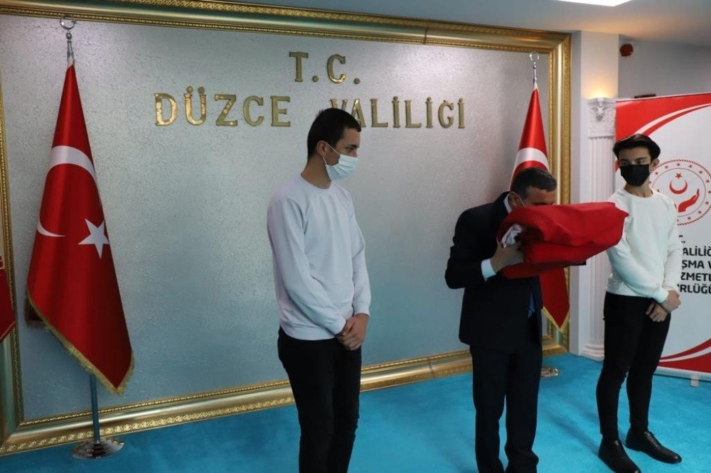 Sakarya’dan Teslim Alınan Bayrak Bolu’ya Uğurlandı