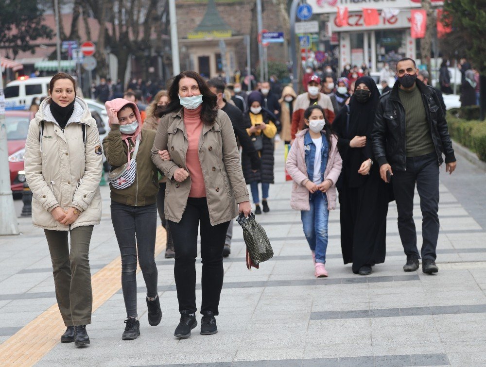 Cumartesi Kısıtlaması Kalktı, Vatandaşlar Sokakları Doldurdu