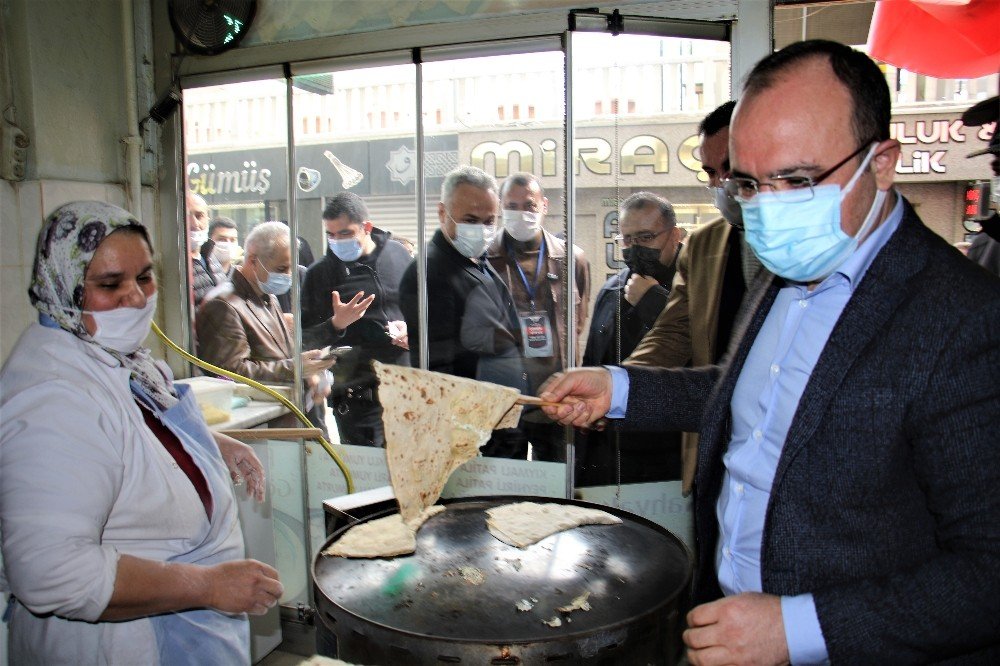 Denetime Çıkan Vali, Hem Çay Borçlarını Ödedi, Hem De Gözleme Yaptı
