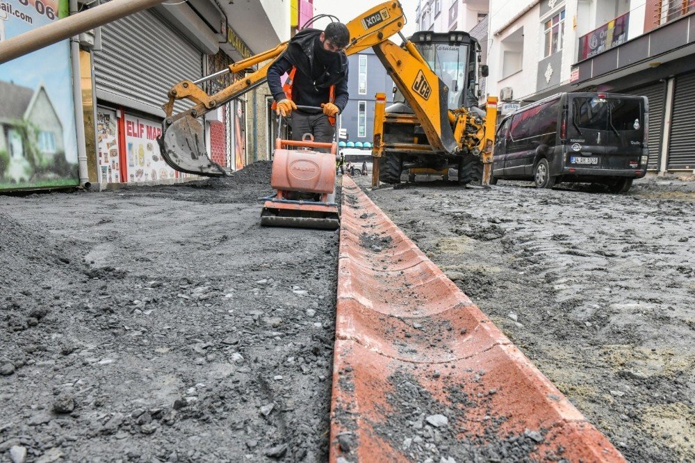 Esenyurt’ya Yollar Yenilenmeye Devam Ediyor