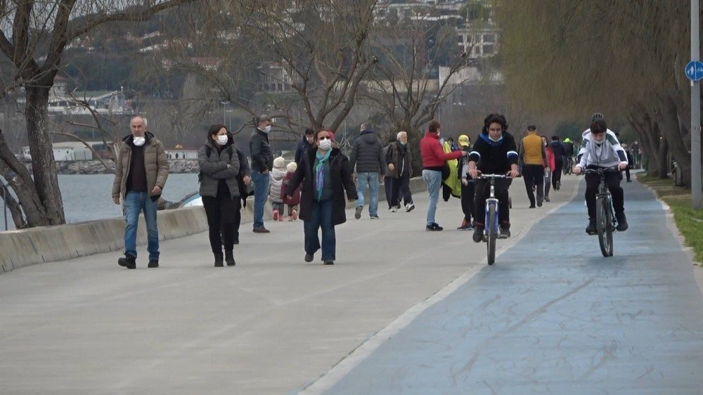 İ̇stanbul’da Cumartesi Kısıtlaması Kalktı, Vatandaşlar Sahillere Akın Etti