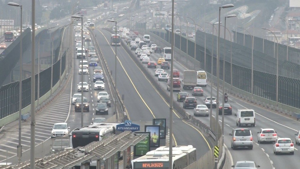 İ̇stanbul’da Kısıtlamasız İlk Cumartesi’de Trafik Yoğunluğu Arttı