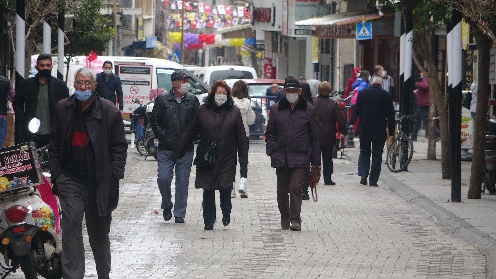 Kırklareli’nde Kısıtlamasız İlk Cumartesi Günü Cadde Ve Sokaklar Hareketli