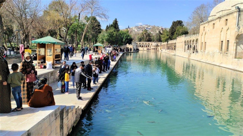 Balıklıgöl Ziyaretçi Akınına Uğradı
