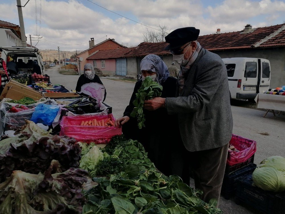 Köy Muhtarının Örnek Davranışı Gelenek Oldu