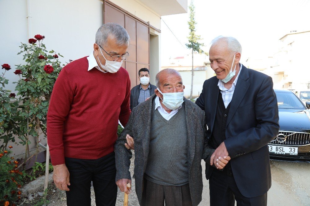 Başkan Tarhan, Eski Rakibi Hocaoğlu İle Birlikte Yaşlıları Ziyaret Etti