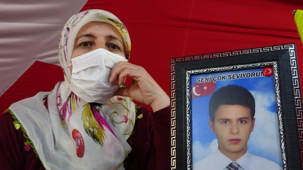 ‘hdp Olmasaydı, Pkk Olmazdı’ Diyen Diyarbakır Anneleri, Evlat Nöbetini Sürdürüyor