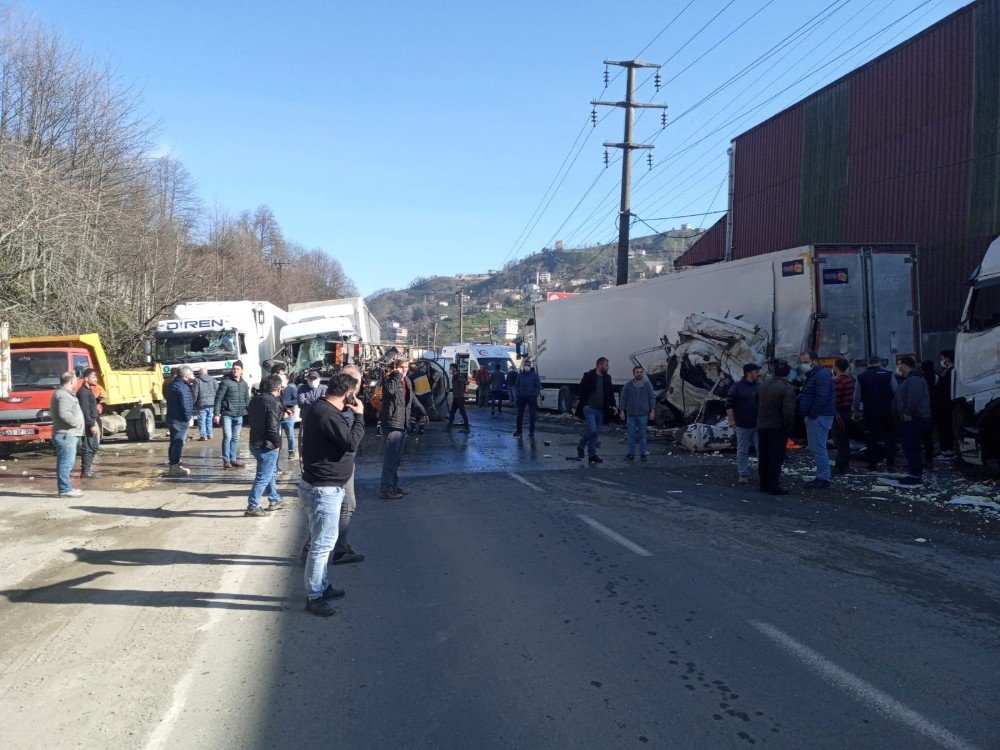 Rize’de Beton Mikseri Tır İle Çarpıştı: 1 Ölü