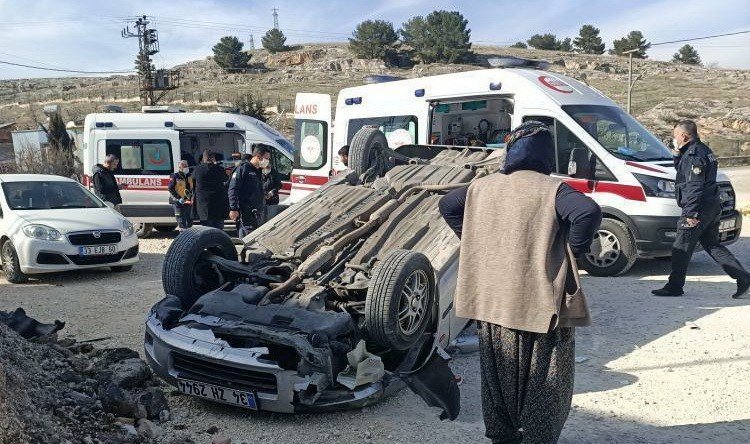 Adıyaman’da Otomobil Takla Attı: 3 Yaralı
