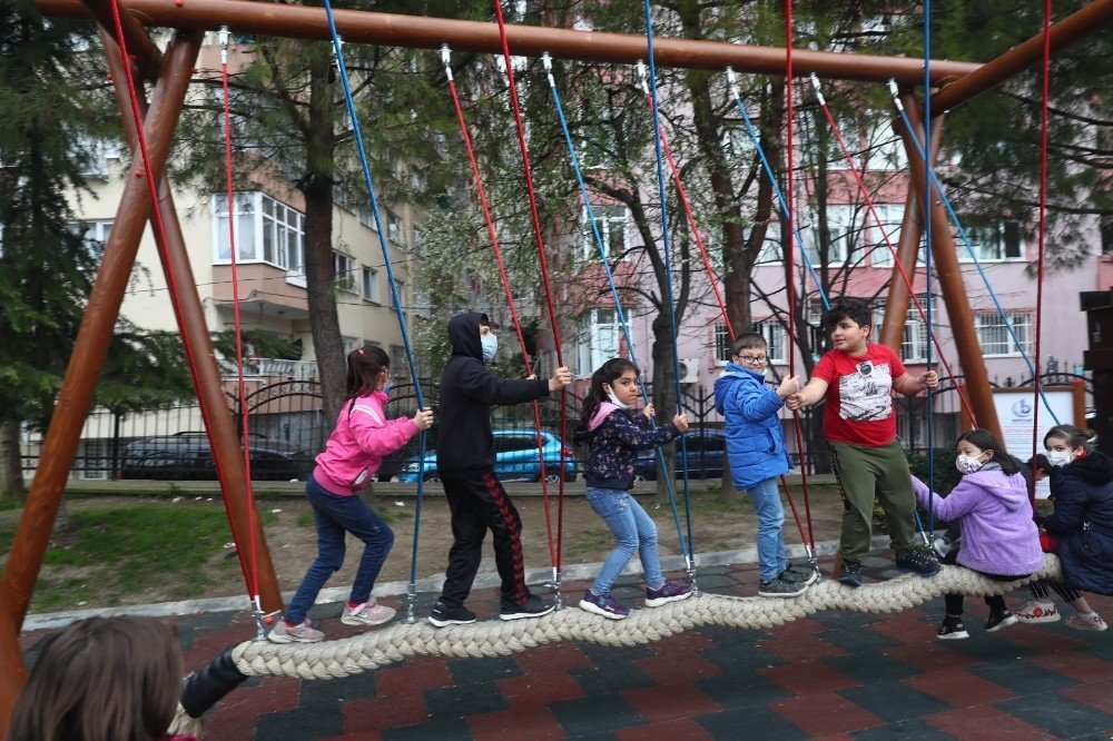 Bağcılar’da Parklar Yenilendi