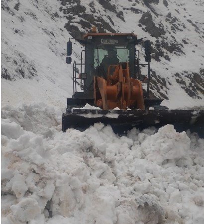 Bingöl’de Çığ Düştü, Kapanan Yol Kısa Sürede Açıldı