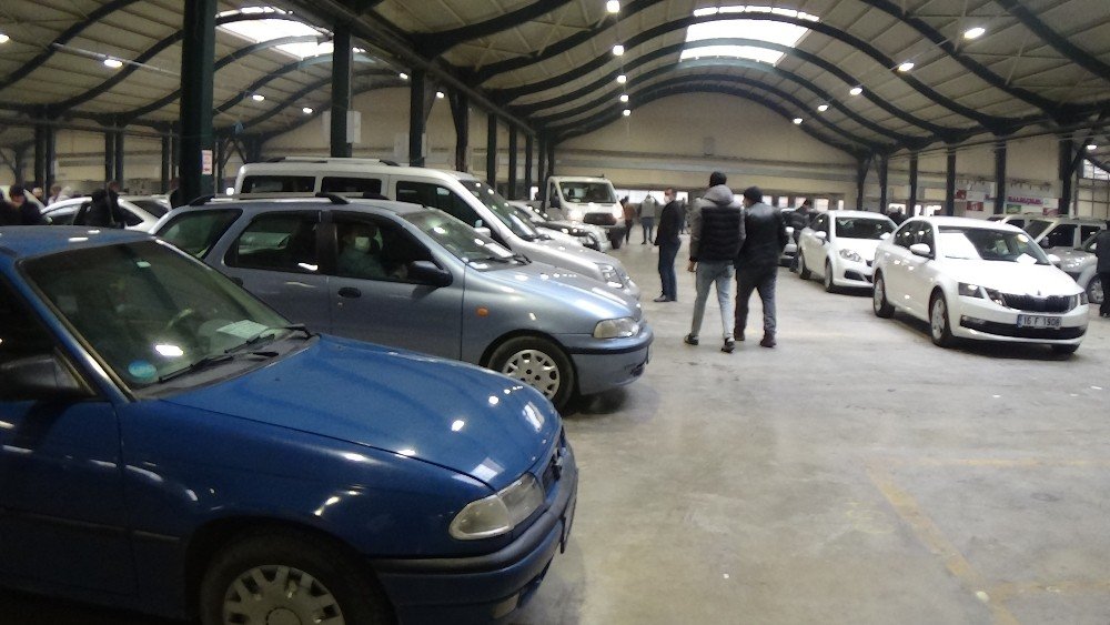 Aylar Sonra İkinci El Oto Pazarı Açıldı