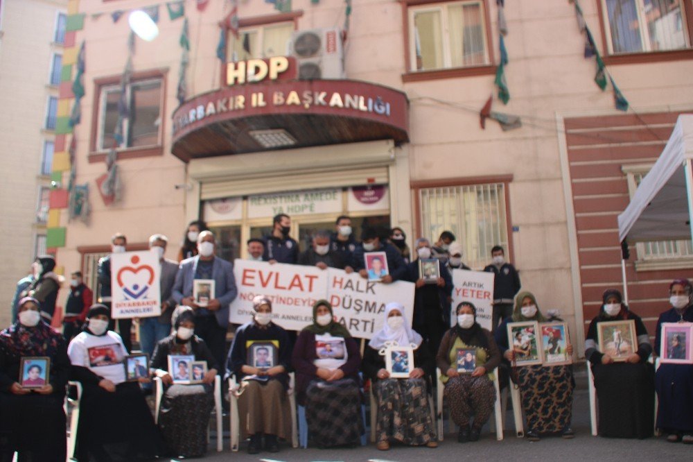 Evlat Nöbetindeki Anne Oğluna ’teslim Ol’ Çağrısında Bulundu