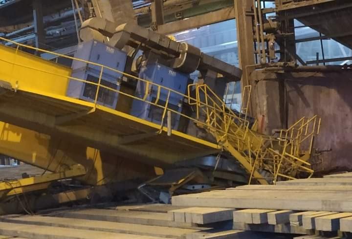 Düşen Vinç Kabininin Altında Kalan İşçi Hayatını Kaybetti