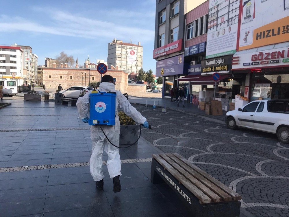 İ̇lkadım’ın Dört Bir Yanı Dezenfekte Ediliyor