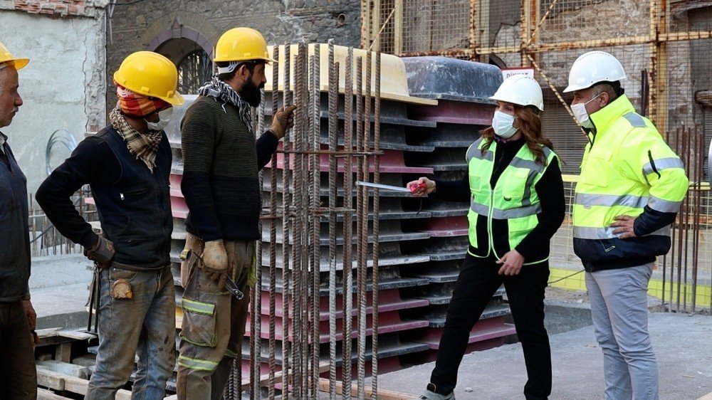 İ̇zto Kadınlarından Mesaj: “yeryüzünün Yarısıyız, Biz Başarırız”