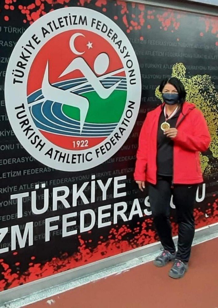 İ̇zmit Belediyesporlu Atlet Şampiyonluğa Gülle Attı