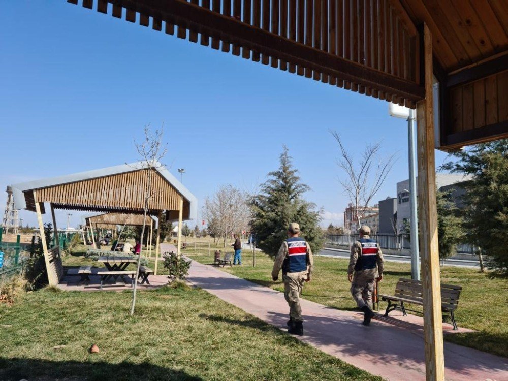Jandarma’dan Mesire Alanları Ve Pazarlarda Korona Denetimi