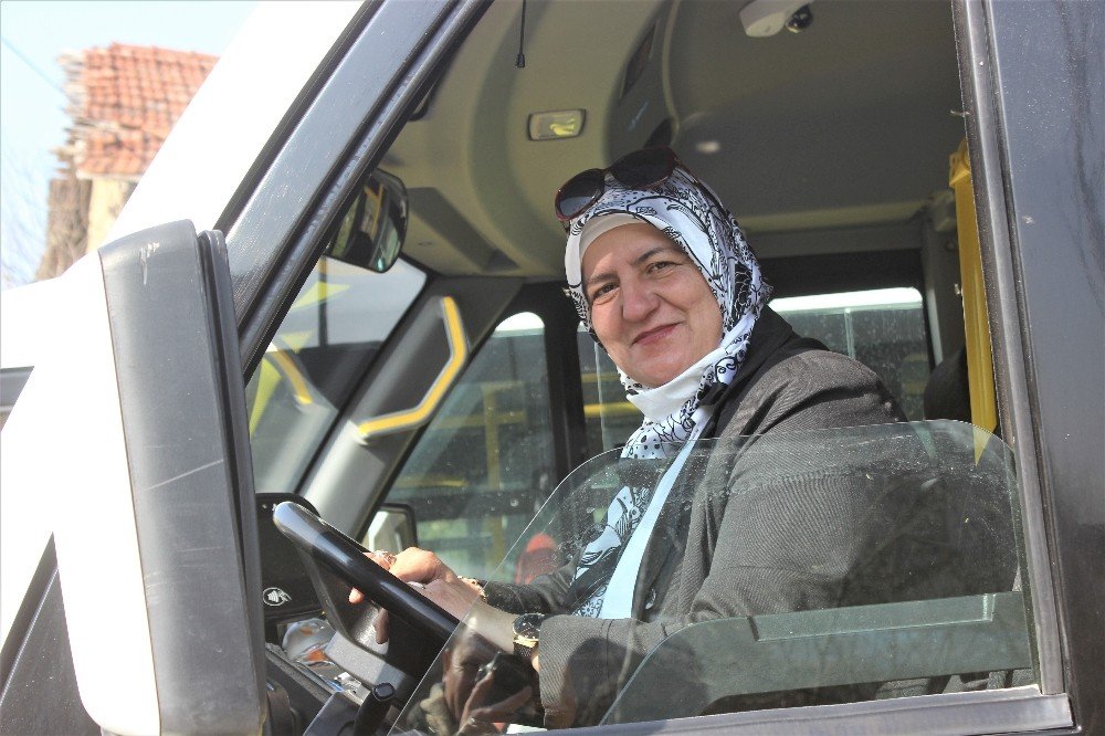 Kadın Şoförü Gören Araçtan İnmek İstedi, Yolculuk Yapınca Hayran Kaldı