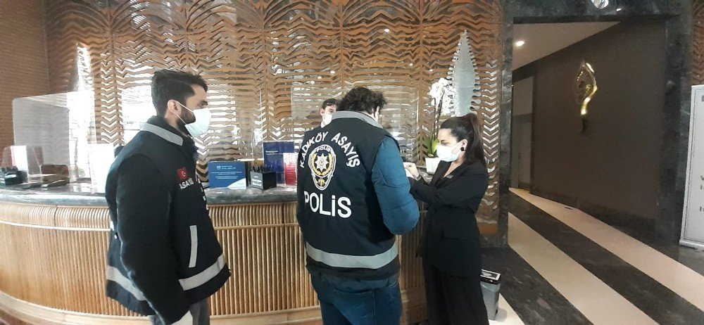 Kadıköy’de Kısıtlama Günü Korona Virüs Denetimi